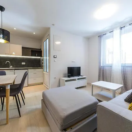 Gavran 2. * Baška Voda